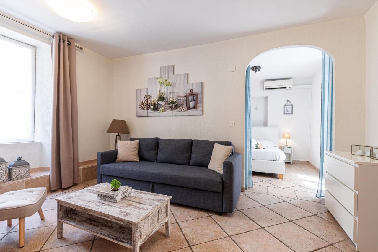 1 Bedroom In Port Appartamento Nizza